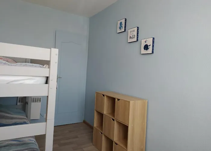 Restaure A 50 M De La Apartman