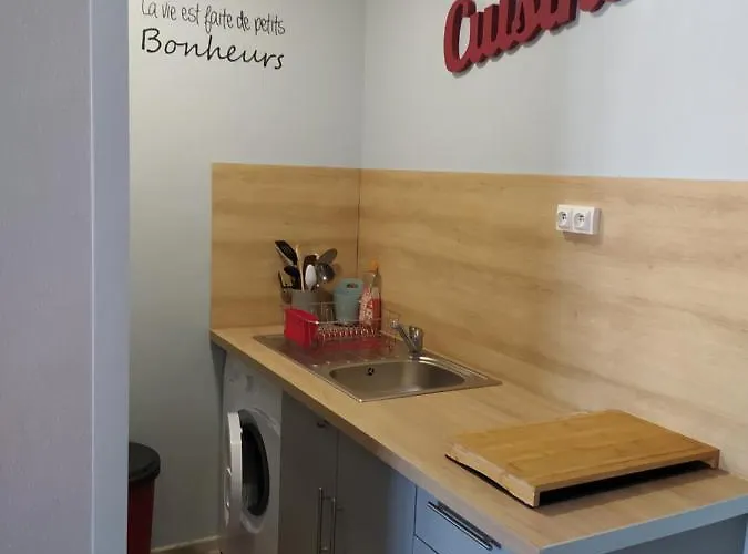 Restaure A 50 M De La Διαμέρισμα